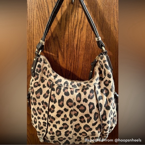Tignanello Handbags - VGUC Vintage Leopard print Tignanello hobo bag